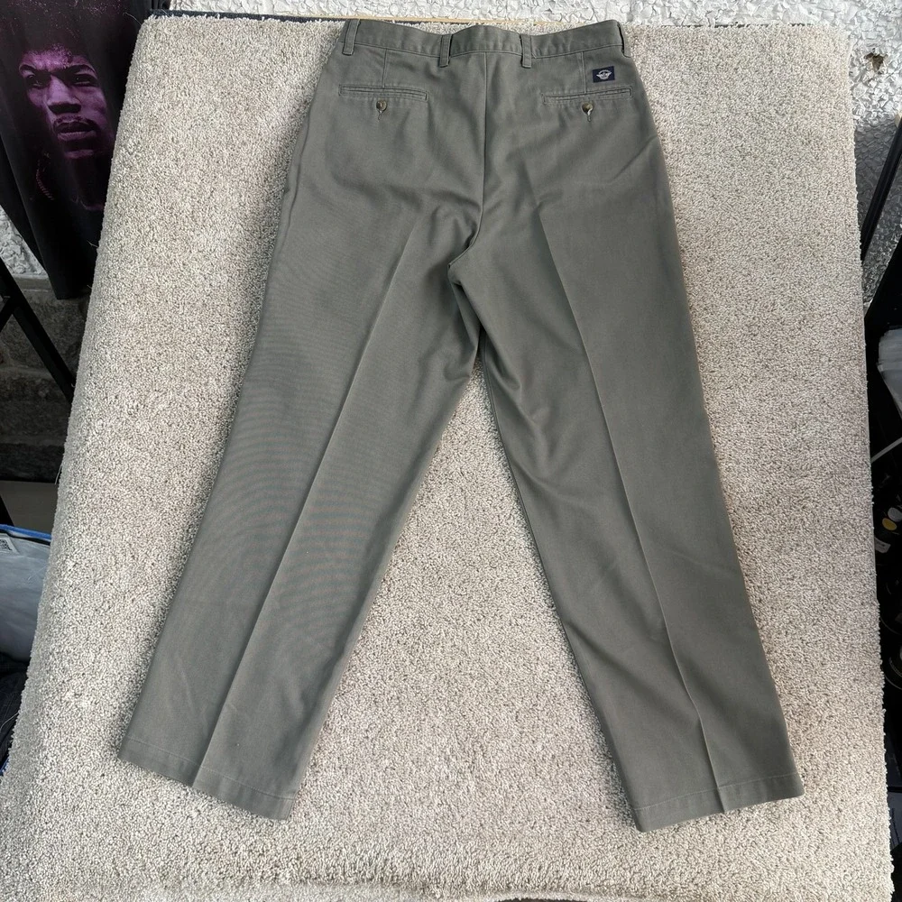 Vintage Dockers Pants Men 36x32 Gray Pleated Twill Classic Fit No Wrinkle Khakis